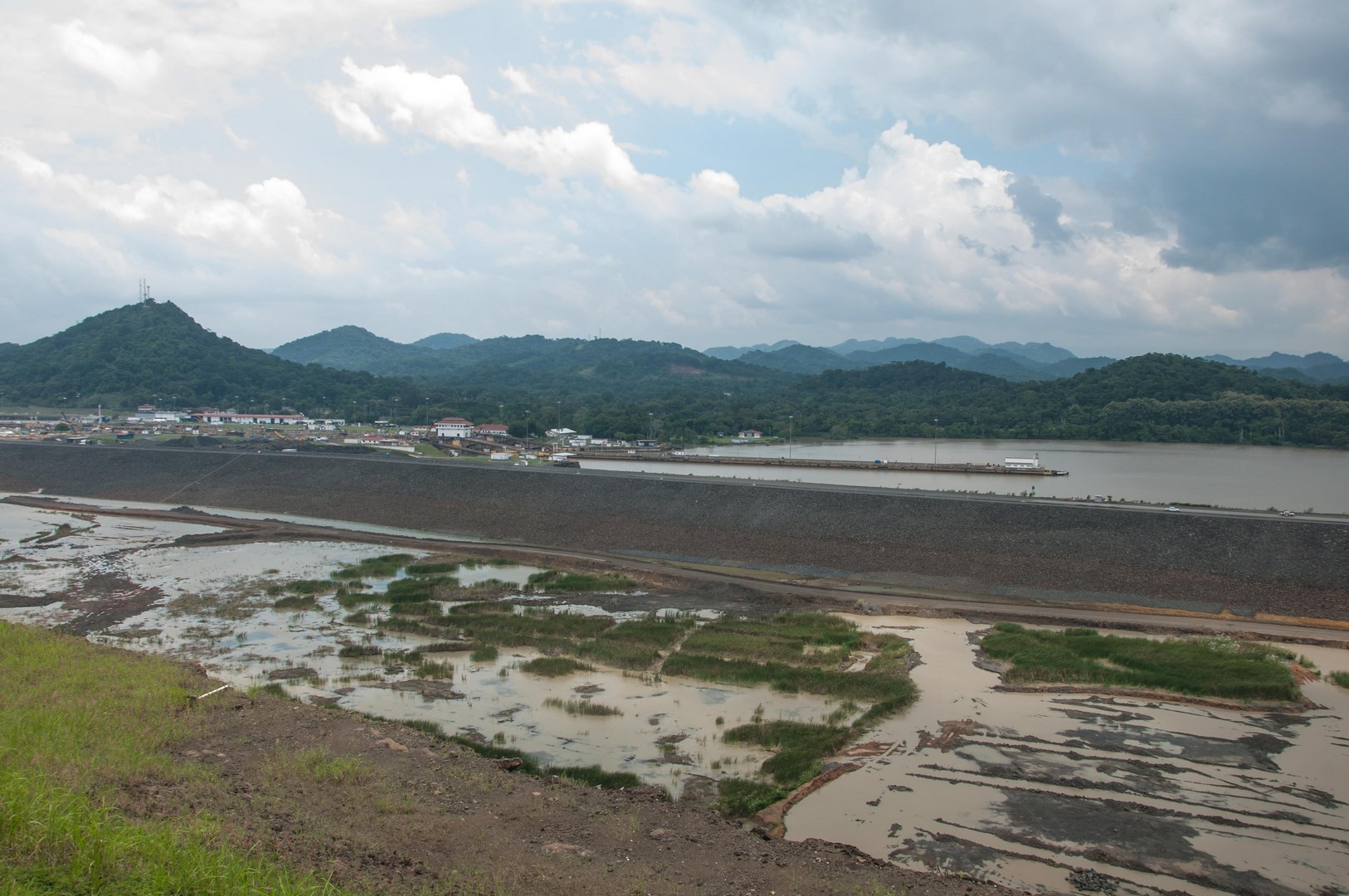 Suministro y colocación de material en el Canal de Panamá