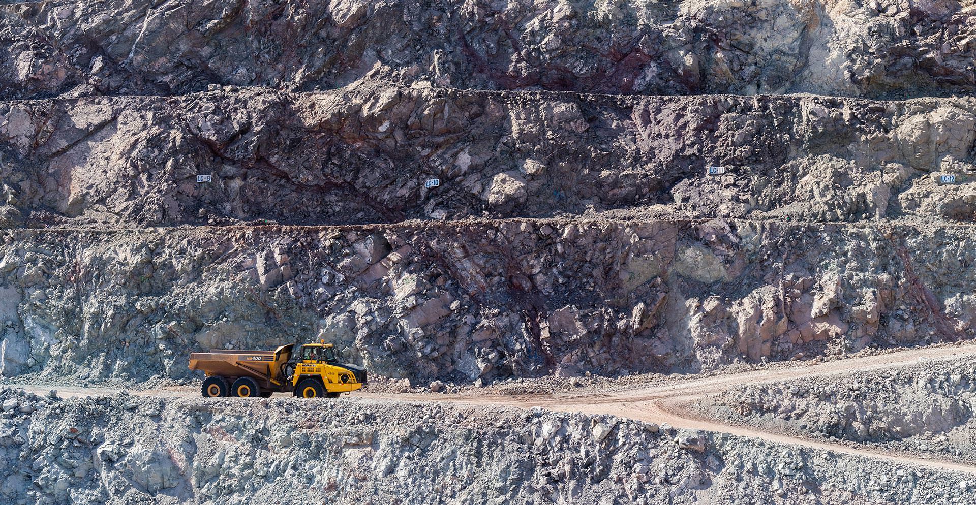 Frente de trabajo con maquinaria pesada